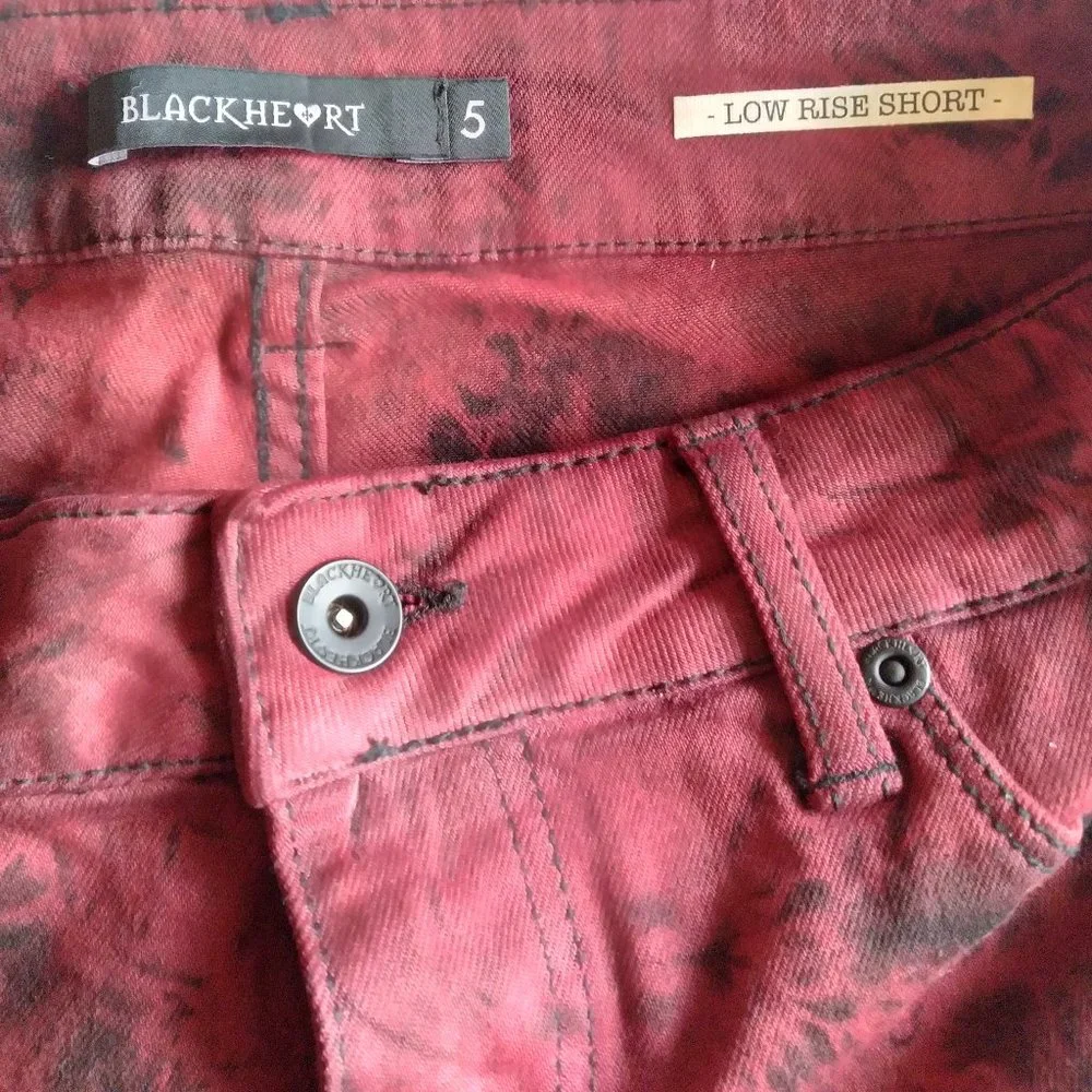 Hot Topic Blackheart Low-Rise Shorts (Size 5) - Picture 2 of 3